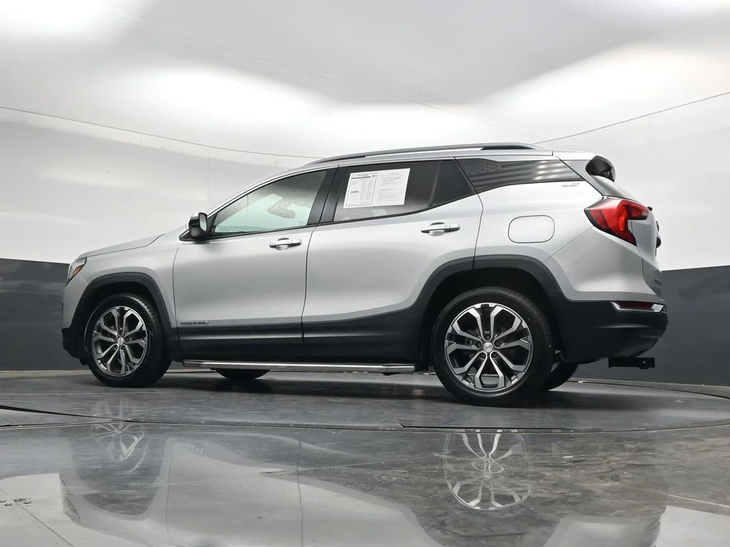 Used 2021 Silver GMC SLT image 45