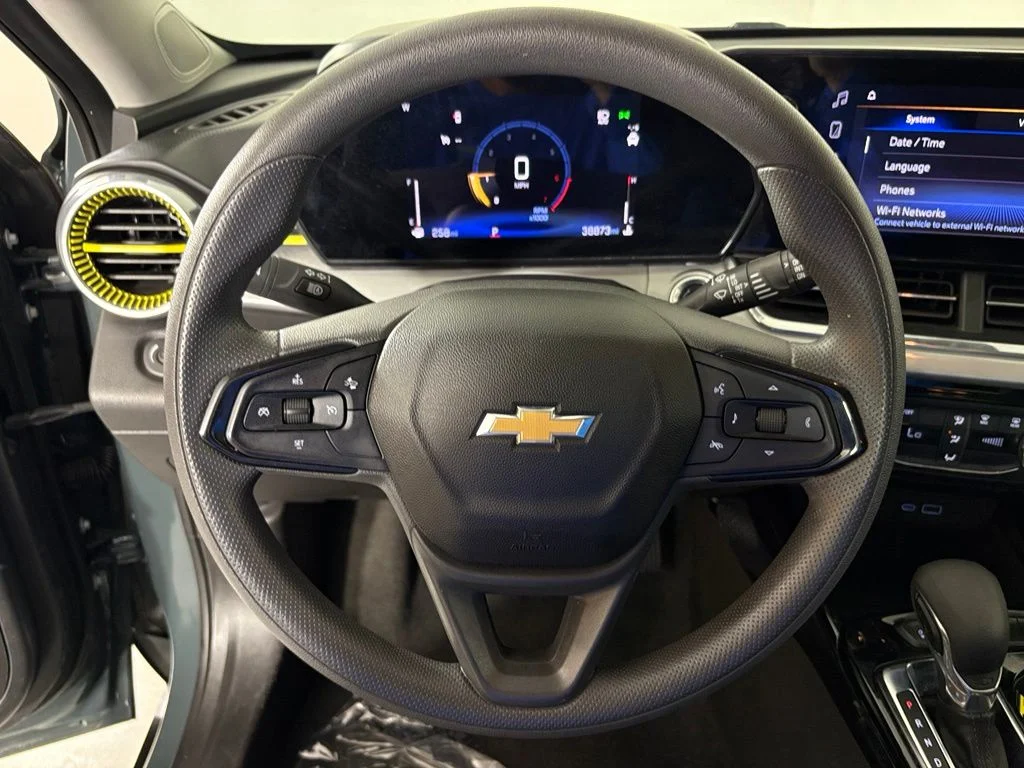 Used 2025 Gray Chevrolet LT image 18