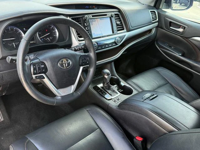 Certified Used 2019 OOH LA LA ROUGE MICA Toyota XLE image 11