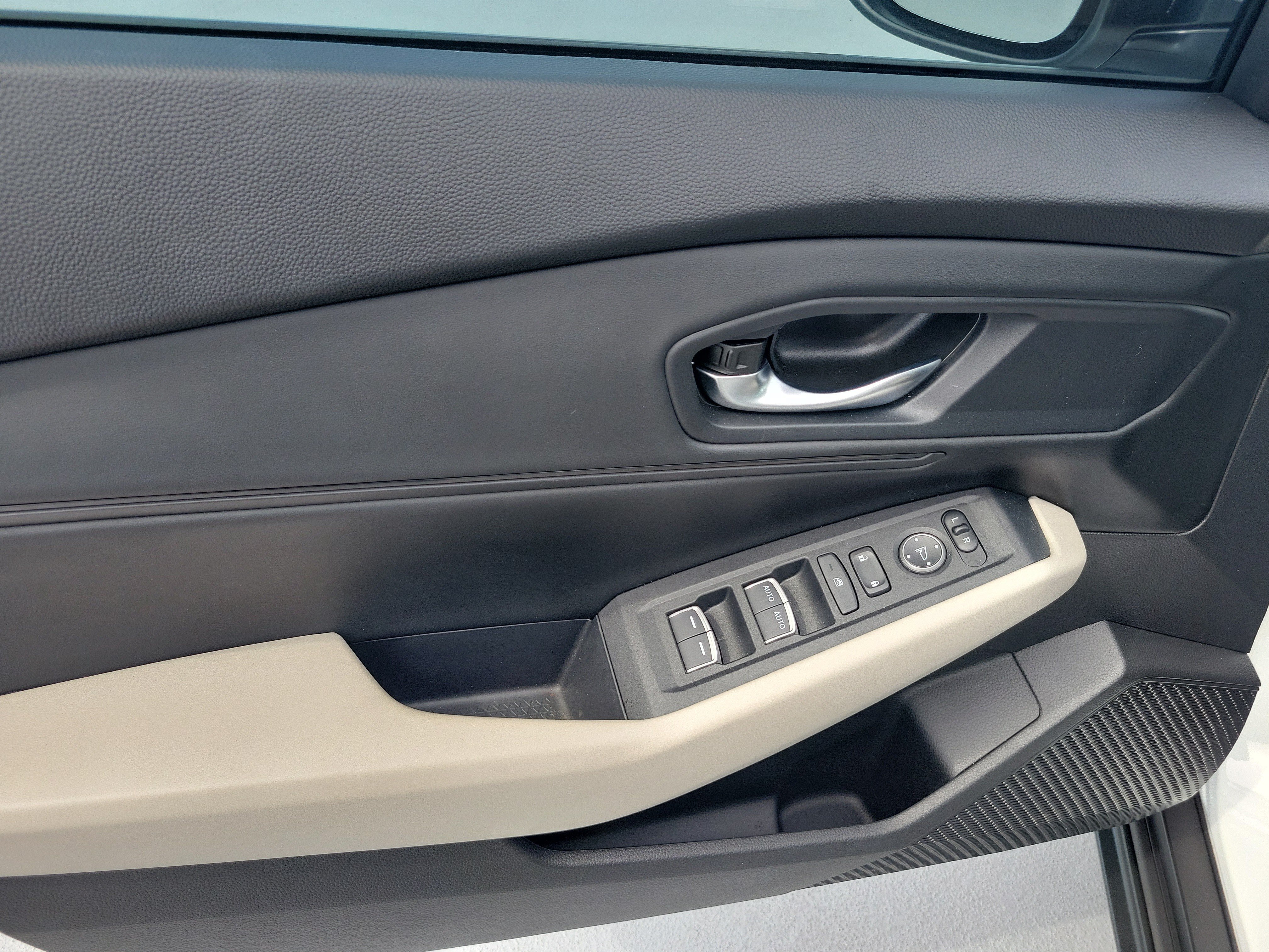 Used 2024 White Honda EX image 18