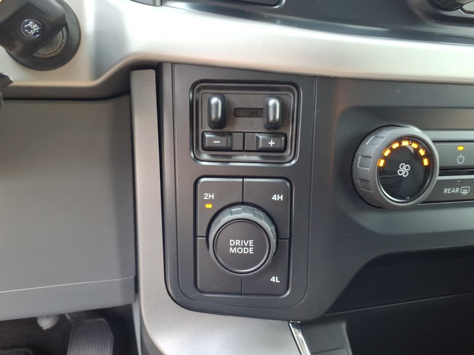 Used 2022 Oxford White Ford XLT image 6