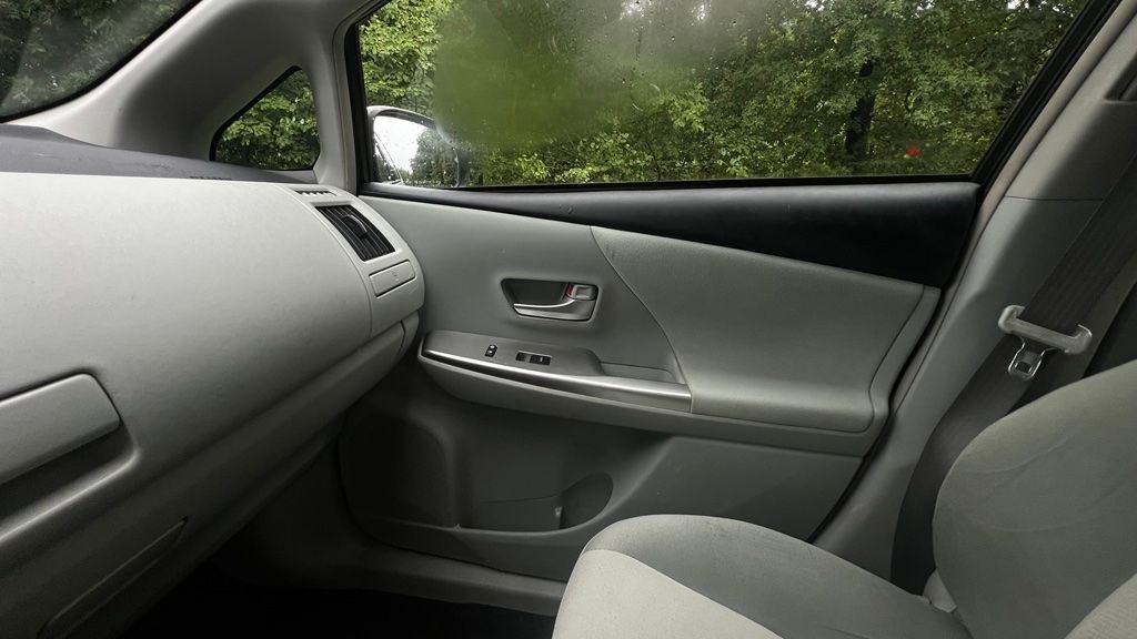 Used 2012 White Toyota Two image 17