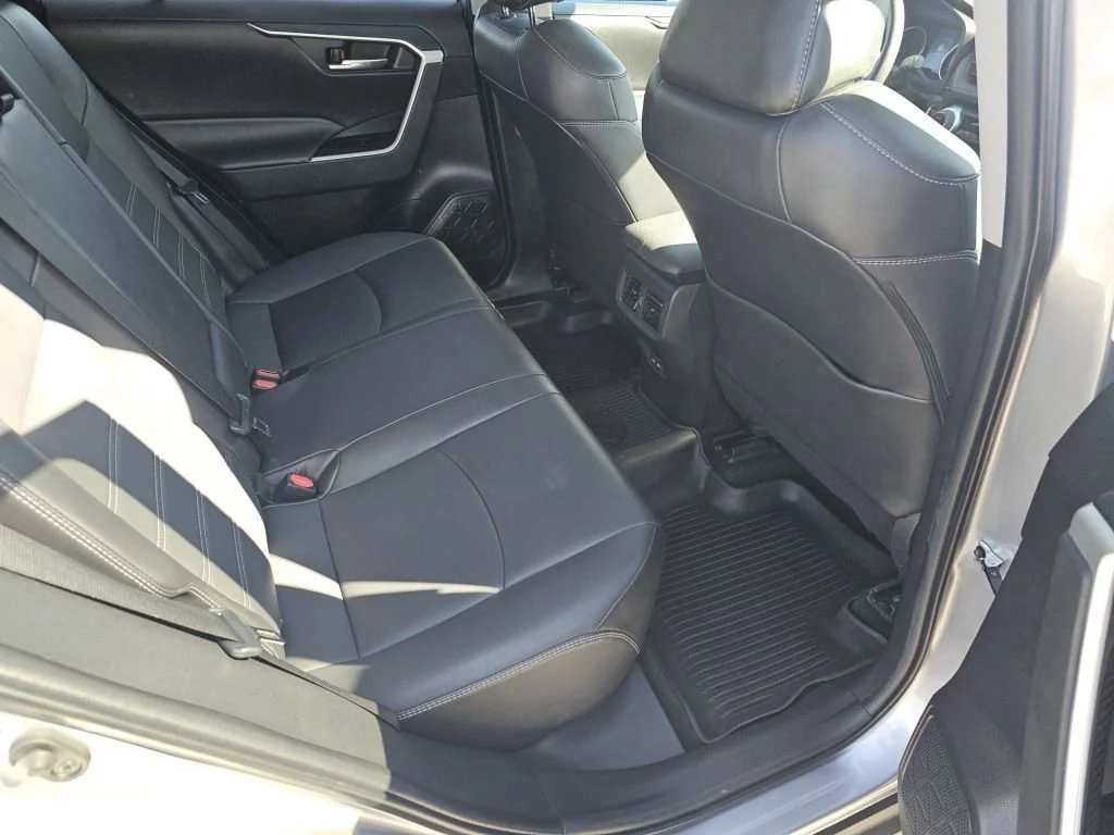 Used 2022 Silver Sky Metallic Toyota XLE Premium image 5