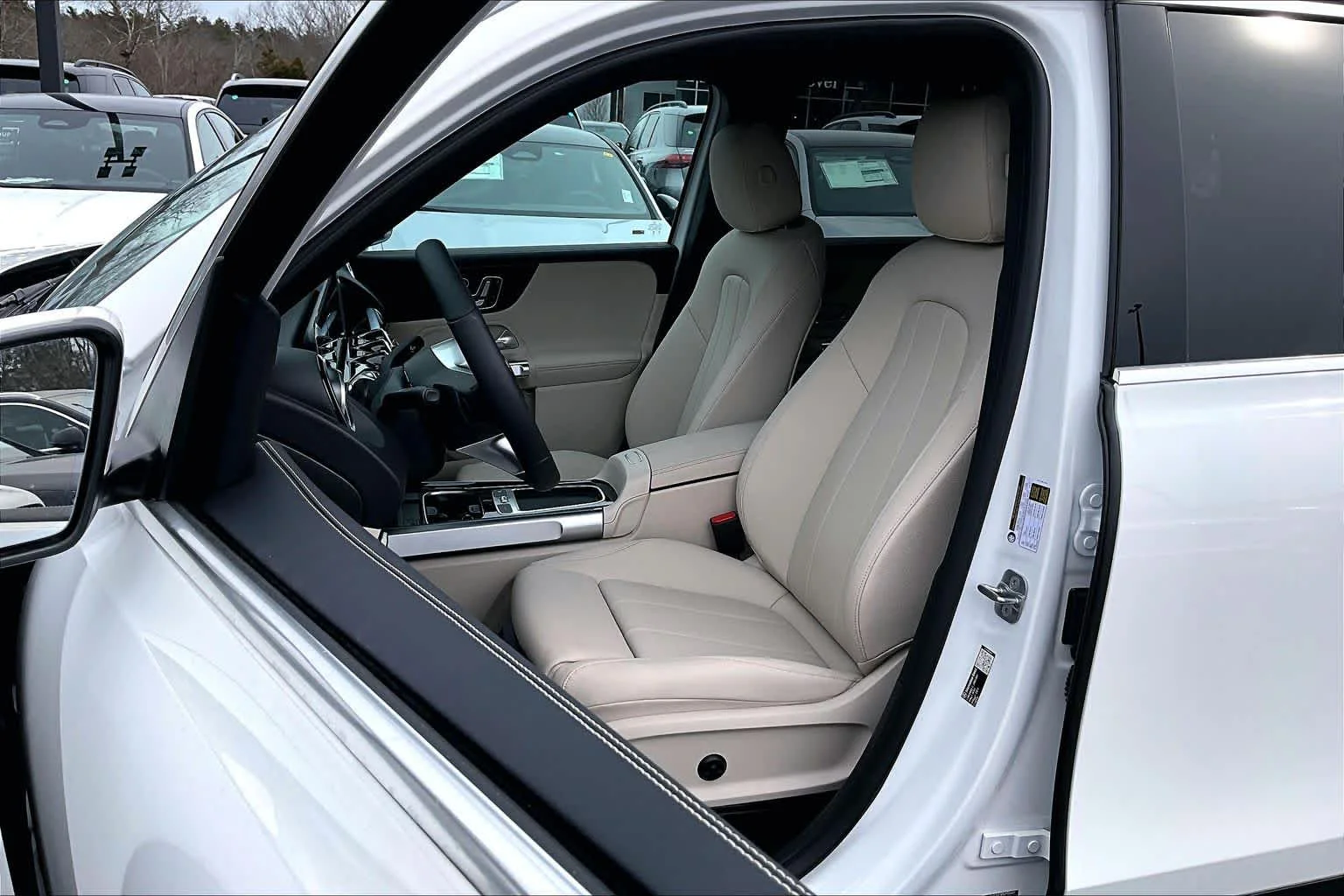 New 2026 Polar White Mercedes-Benz GLB 250 image 13