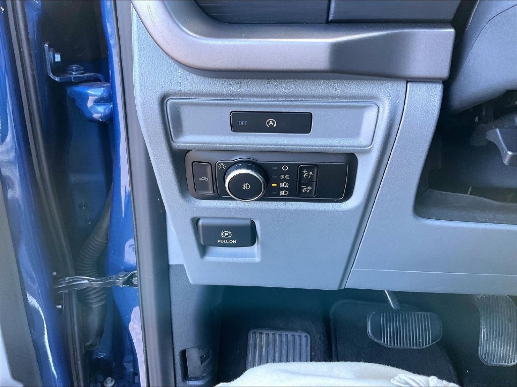 Used 2025 Blue Ford XLT image 26