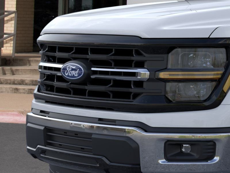 New 2026 Oxford White Ford XLT image 18