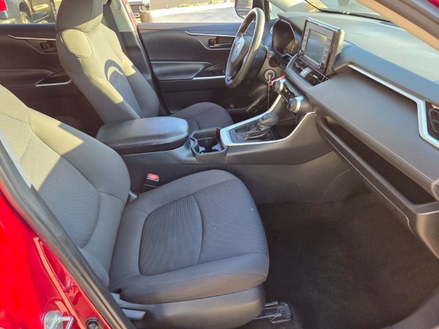 2019 Toyota RAV4 LE - Photo 15