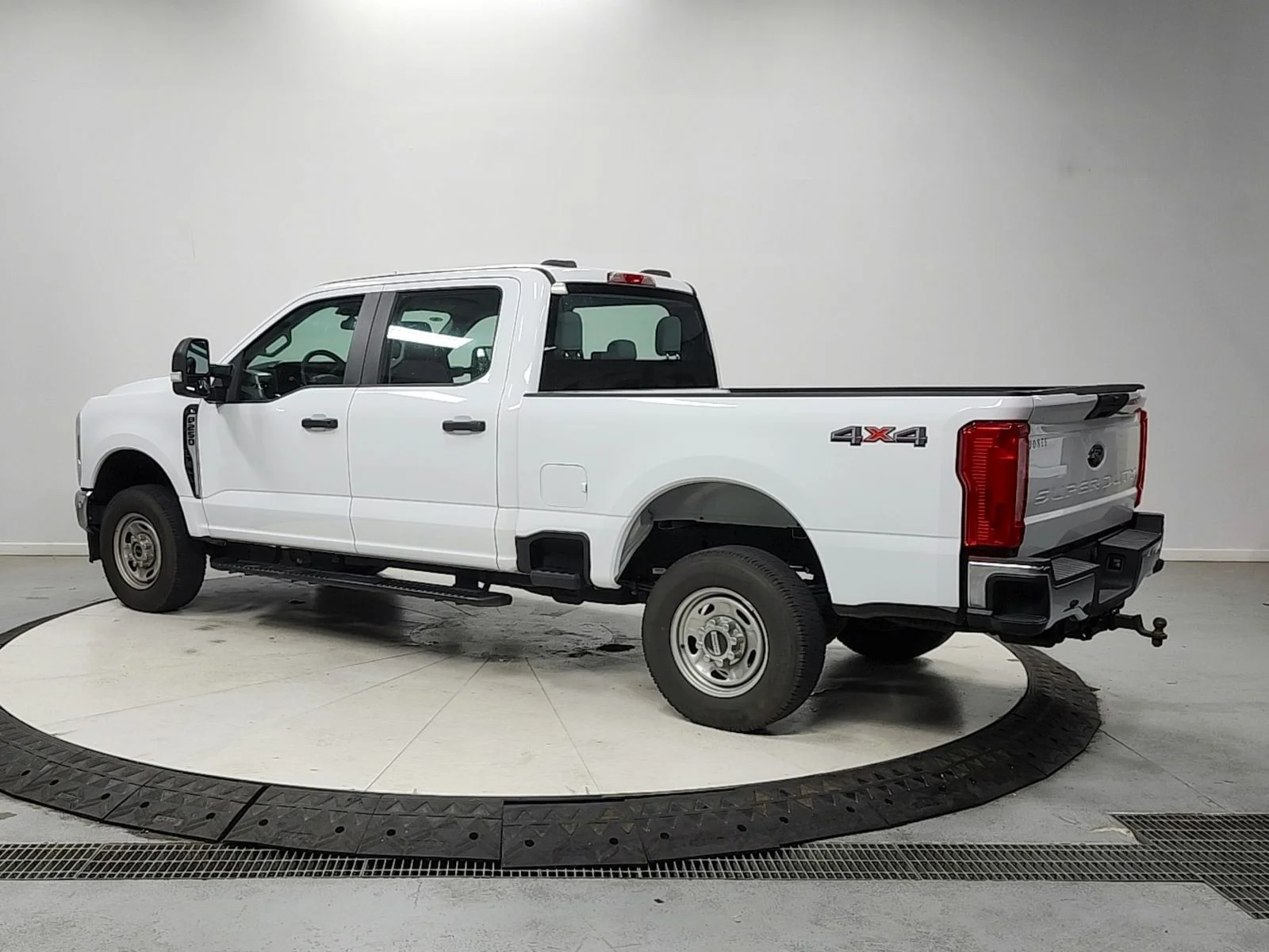 Used 2024 Oxford White Ford XL image 5