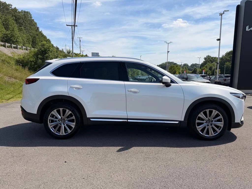 Used 2023 White Mazda Signature image 17