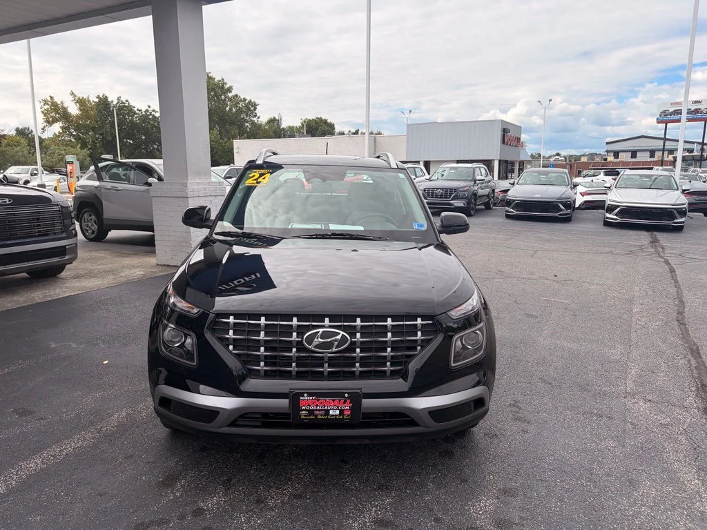 Used 2024 Onyx Black Hyundai SEL image 2