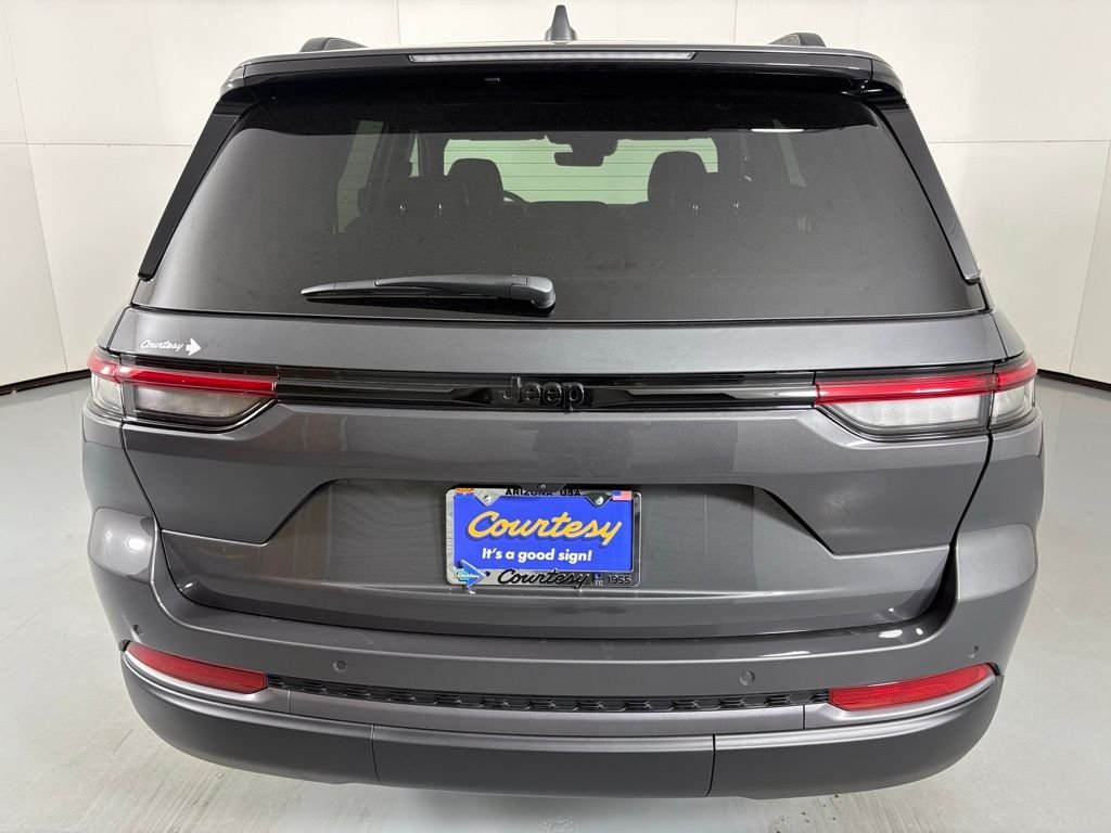New 2026 Baltic Gray Metallic Clear-Coat Exterior Paint Jeep Altitude image 7
