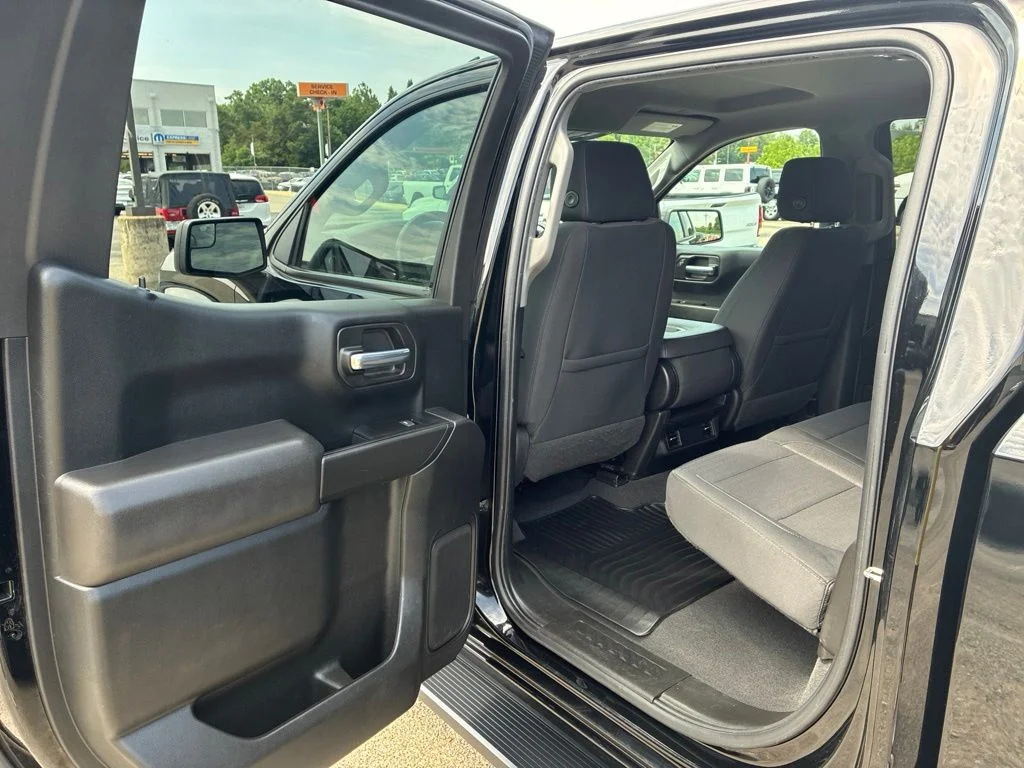 Used 2022 Black Chevrolet Custom image 13