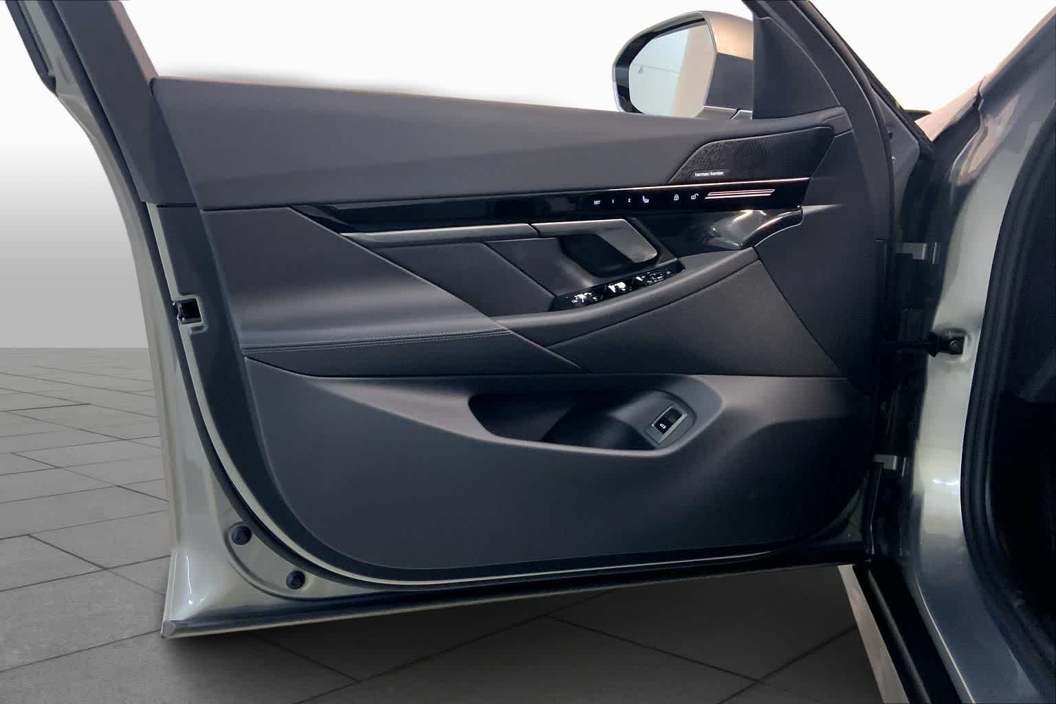 2026 BMW 5 Series 530i - Photo 10