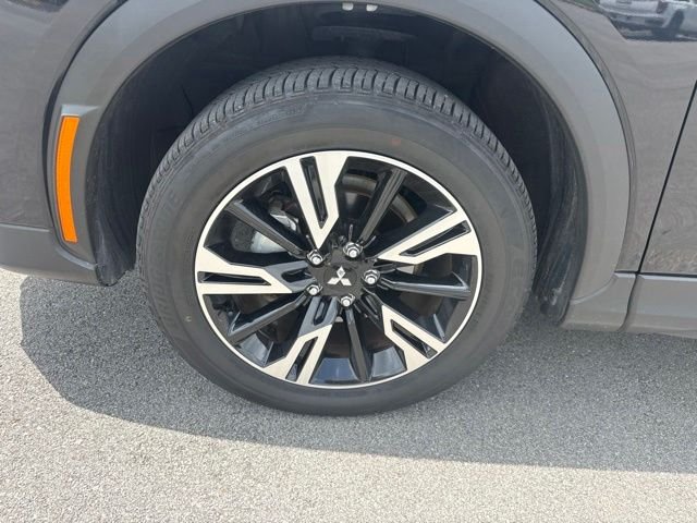Used 2025  Mitsubishi SE image 9