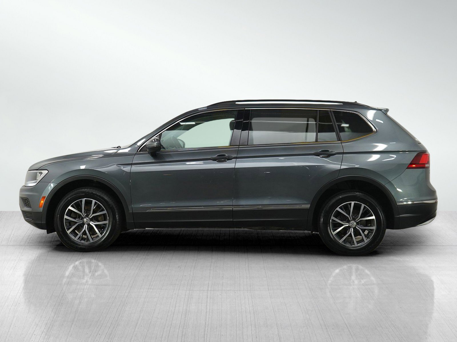Used 2018 Volkswagen Tiguan SE with VIN 3VV2B7AX2JM191475 for sale in Burnsville, Minnesota
