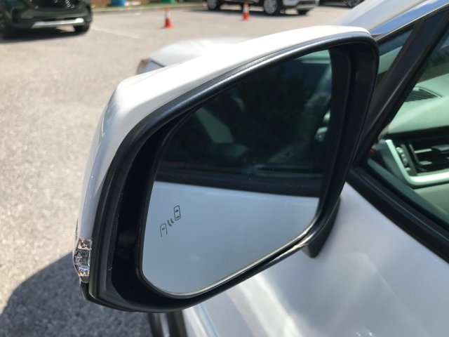 Used 2023 Ice Cap Toyota Hybrid XLE image 11