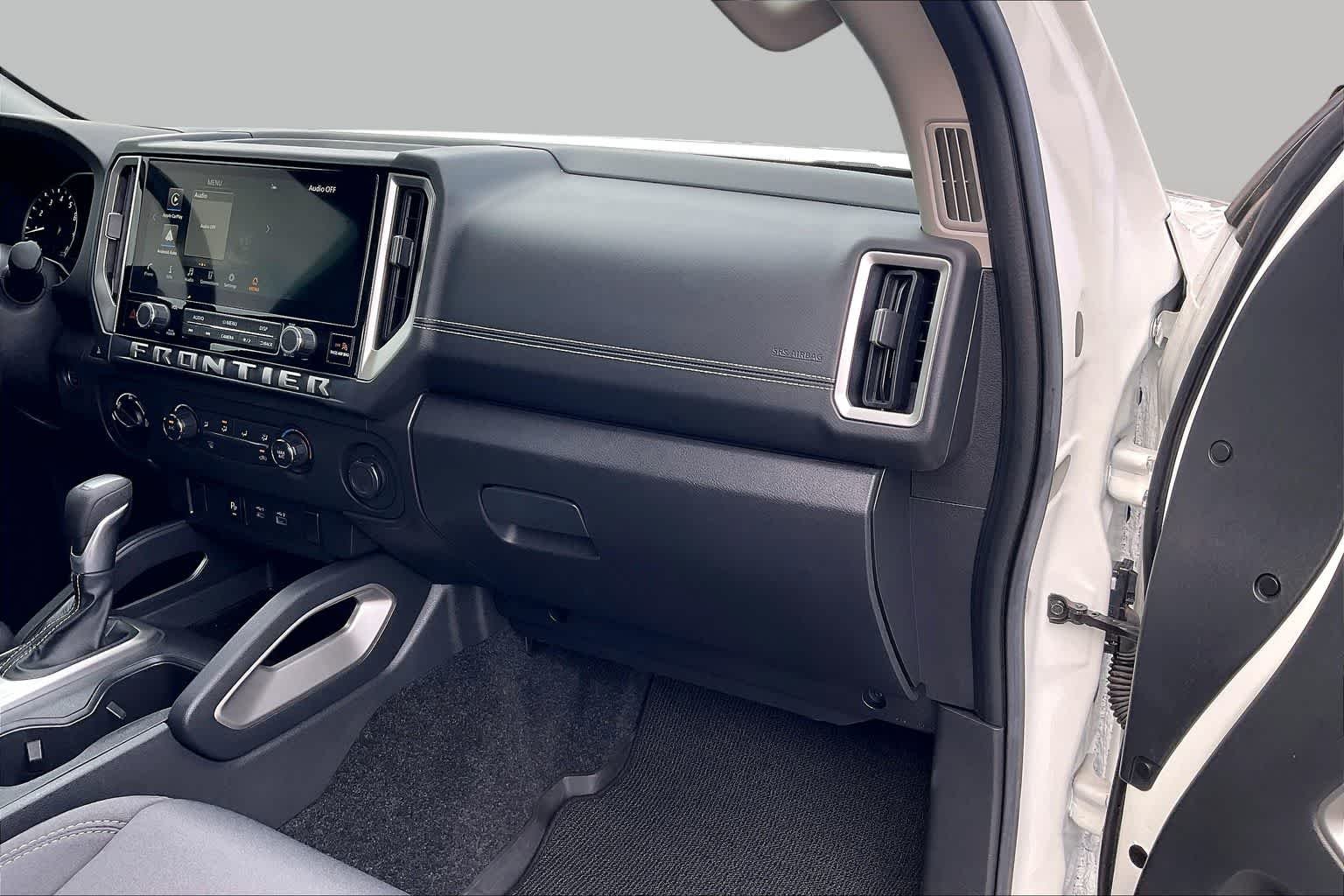 Used 2025 Glacier White Nissan SV image 17