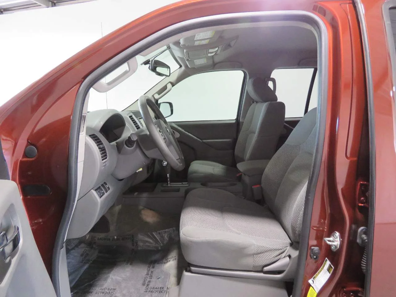 Used 2017 Lava Red Nissan SV Crew Cab image 14