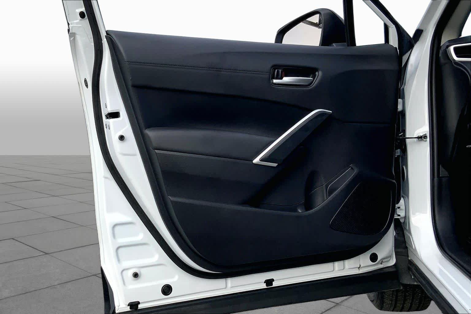 Used 2026 Wind Chill Pearl Toyota XLE image 21
