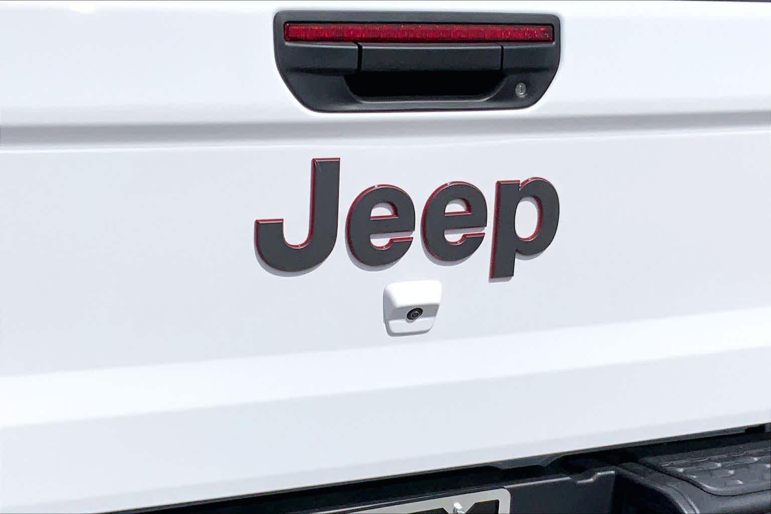 New 2026 Bright White Clear-Coat Exterior Paint Jeep Rubicon image 14