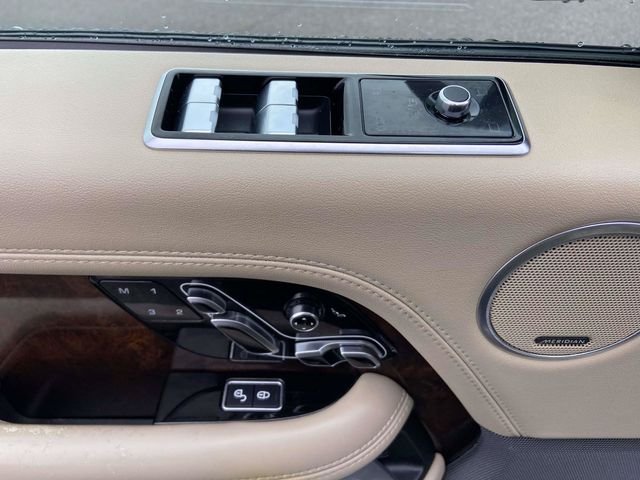 Used 2019 Fuji White Land Rover 5.0L V8 Supercharged image 14