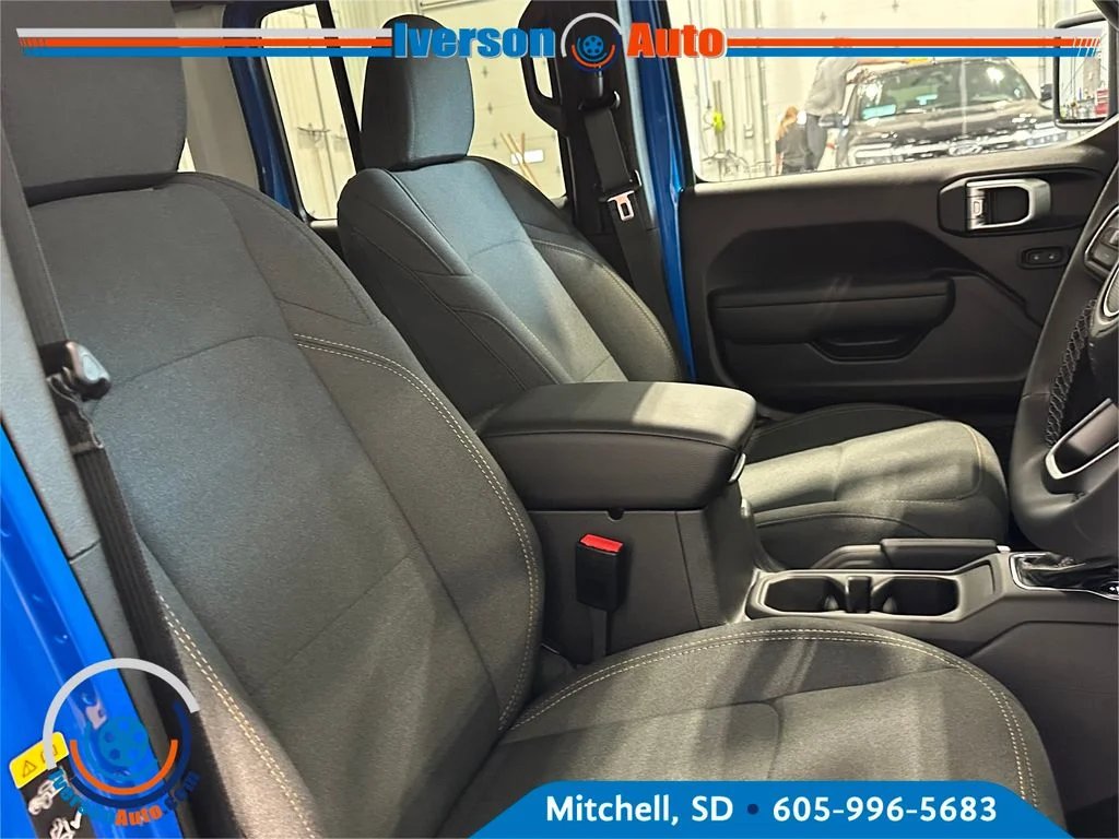 New 2026 Hydro Blue Pearlcoat Jeep Sport RHD image 13