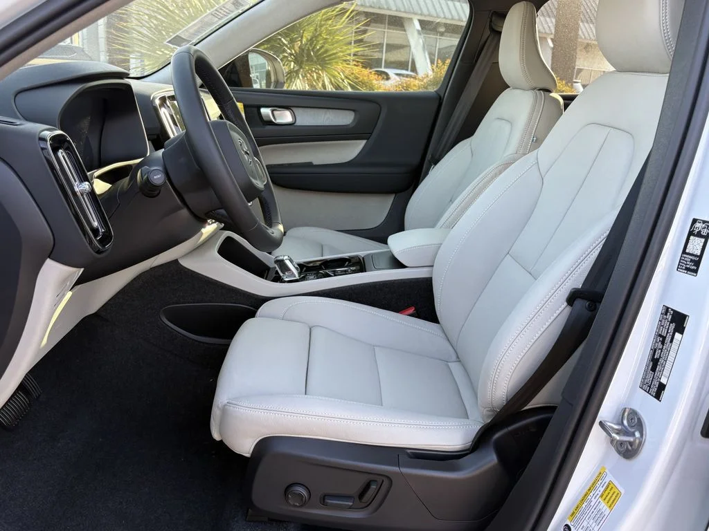 New 2026 Crystal White Volvo Plus image 12