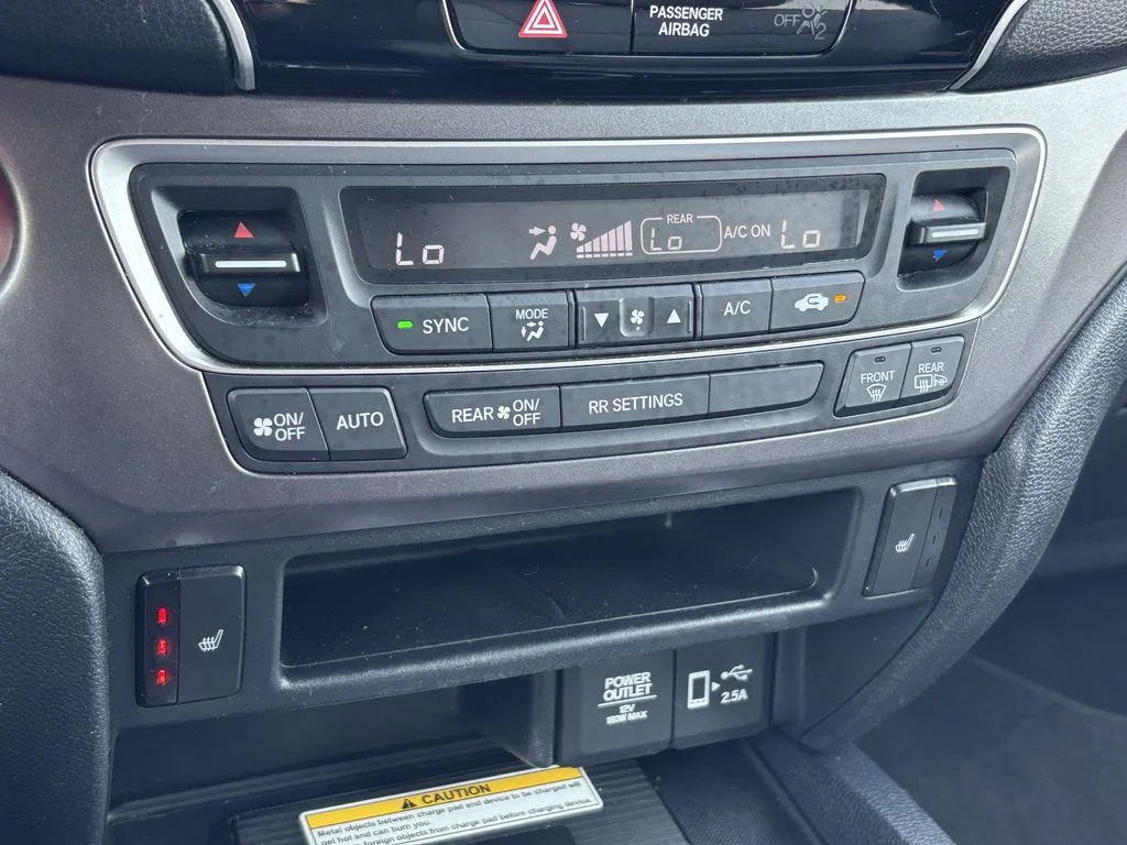 Used 2022 Silver Honda EX-L image 31