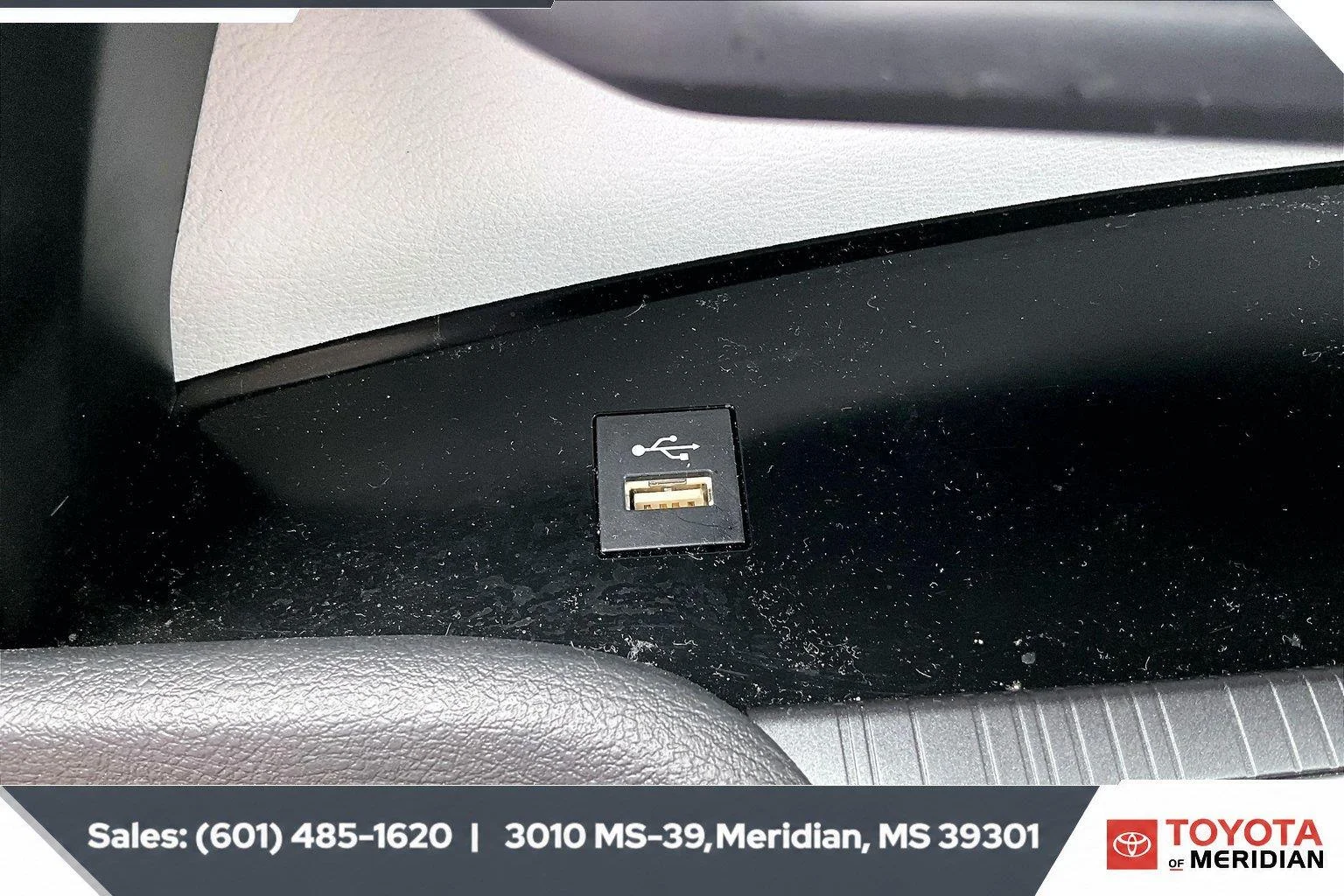Used 2025 Celestial Silver Metallic Toyota LE 8-Passenger image 24