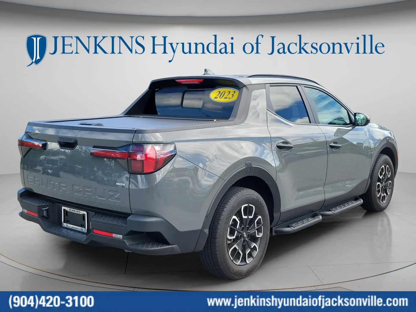 Used 2023 Hampton Gray Hyundai SEL image 3