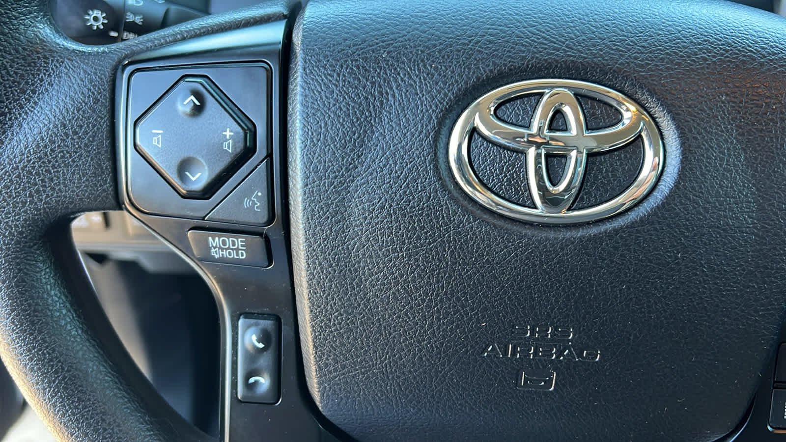 Used 2022 White Toyota SR image 19