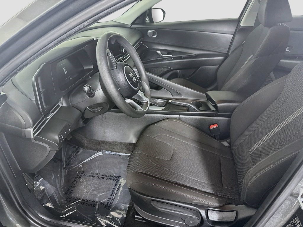 Used 2025 Amazon Gray Hyundai SE image 18