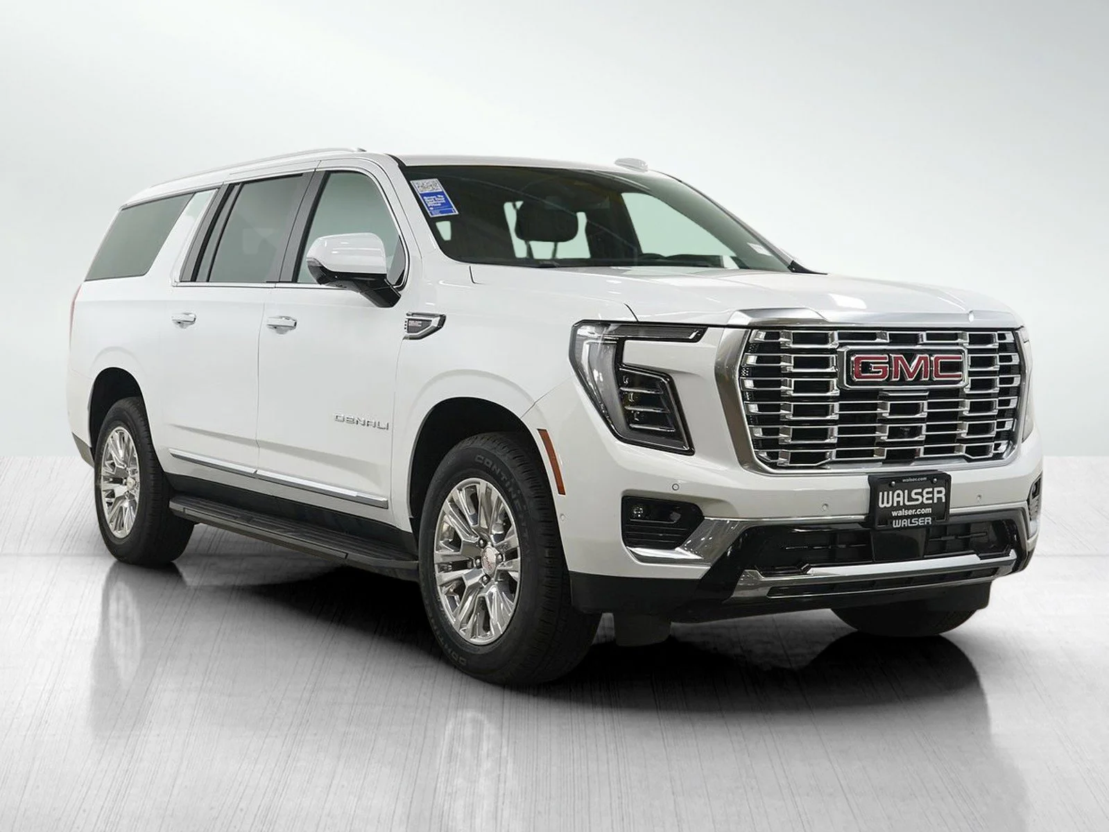 Used 2025 Summit White GMC Denali image 7