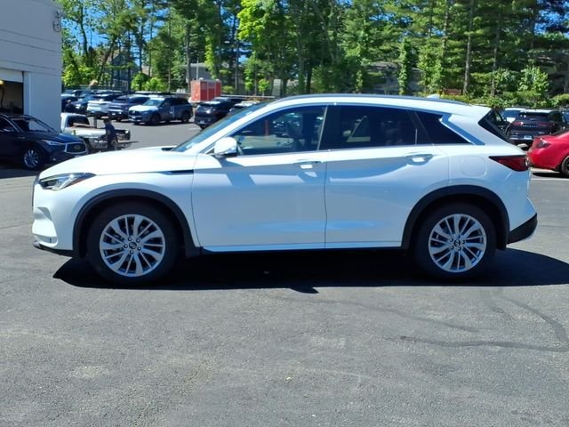 Used 2025 White INFINITI LUXE image 9