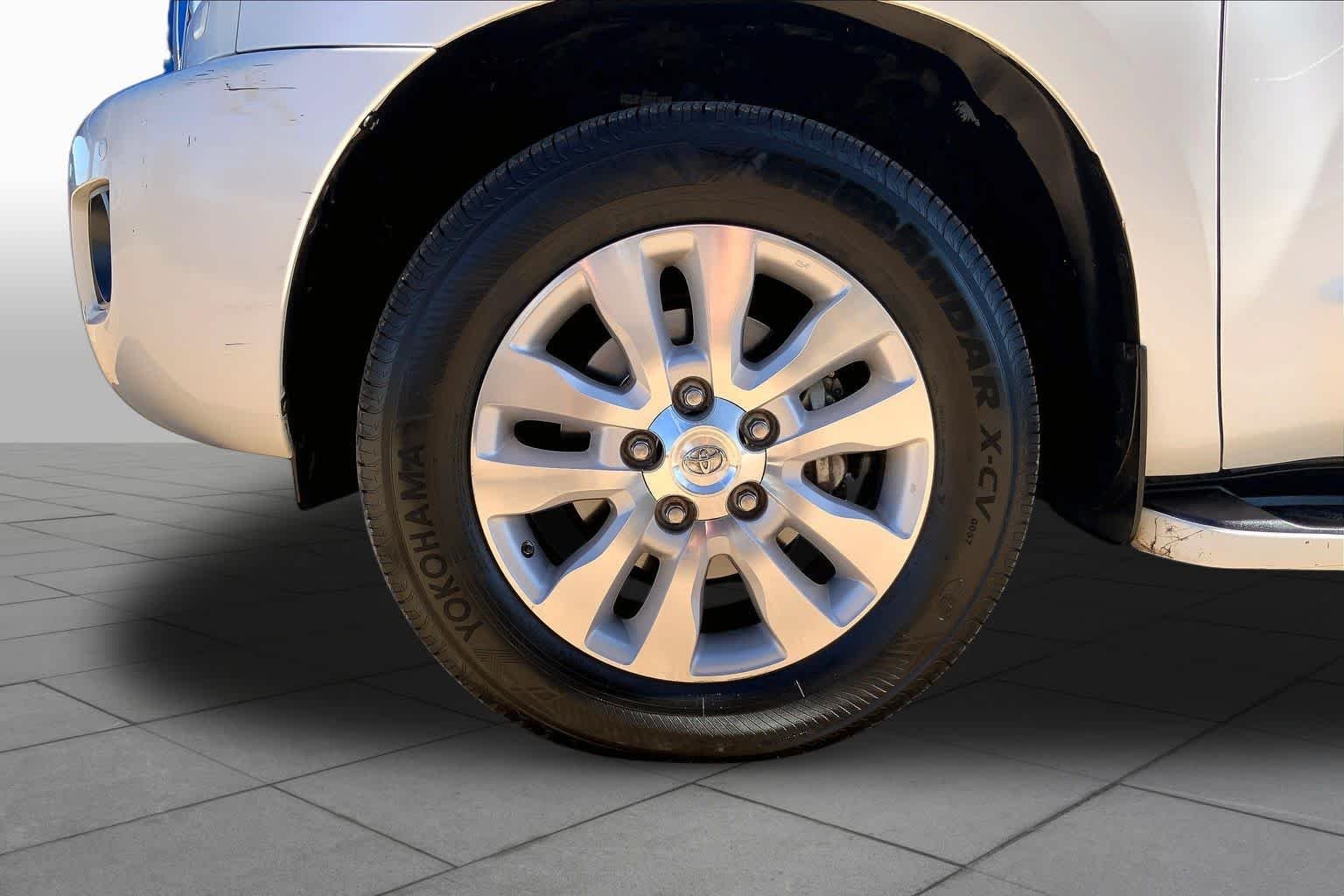 Used 2017 Blizzard Pearl Toyota Platinum image 11