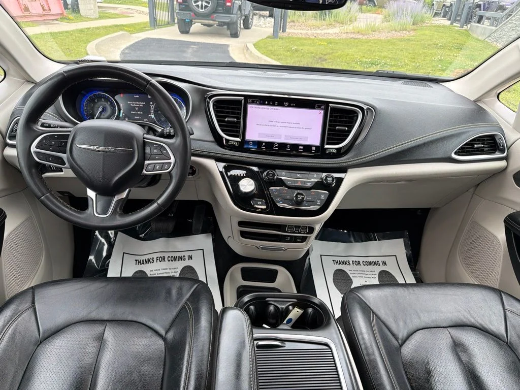 Used 2022 Gray Chrysler Touring L image 13
