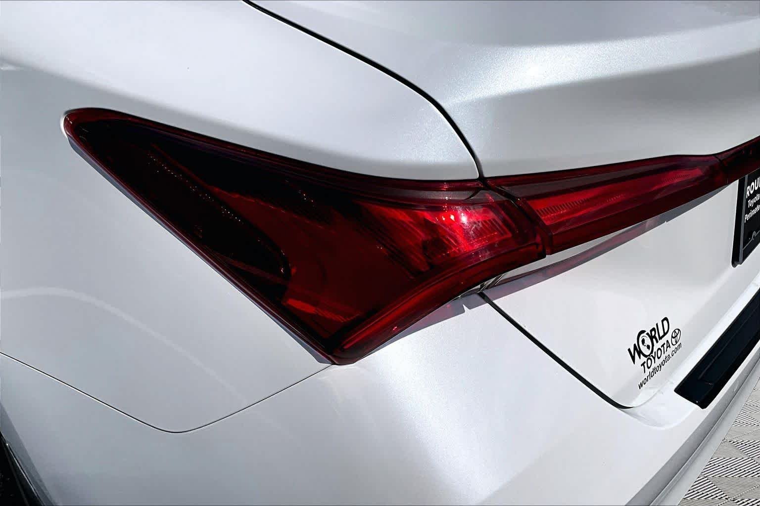 Used 2020 Wind Chill Pearl Toyota Hybrid Limited image 57