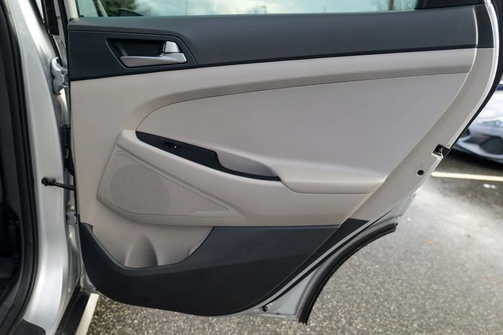Used 2018 Molten Silver Hyundai SEL image 27
