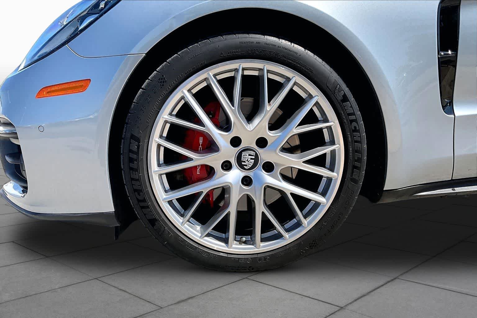 Used 2022 Dolomite Silver Metallic Porsche 4S image 10