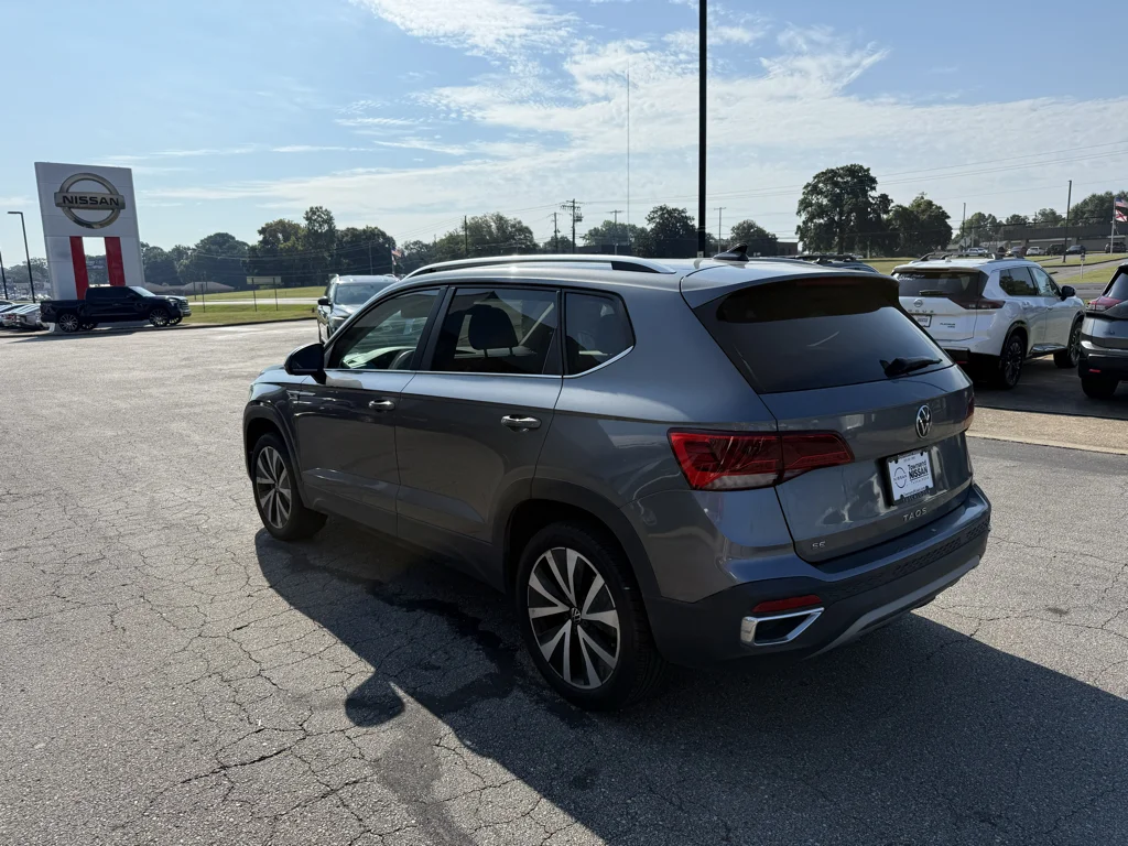 Used 2024 Gray Volkswagen SE image 2