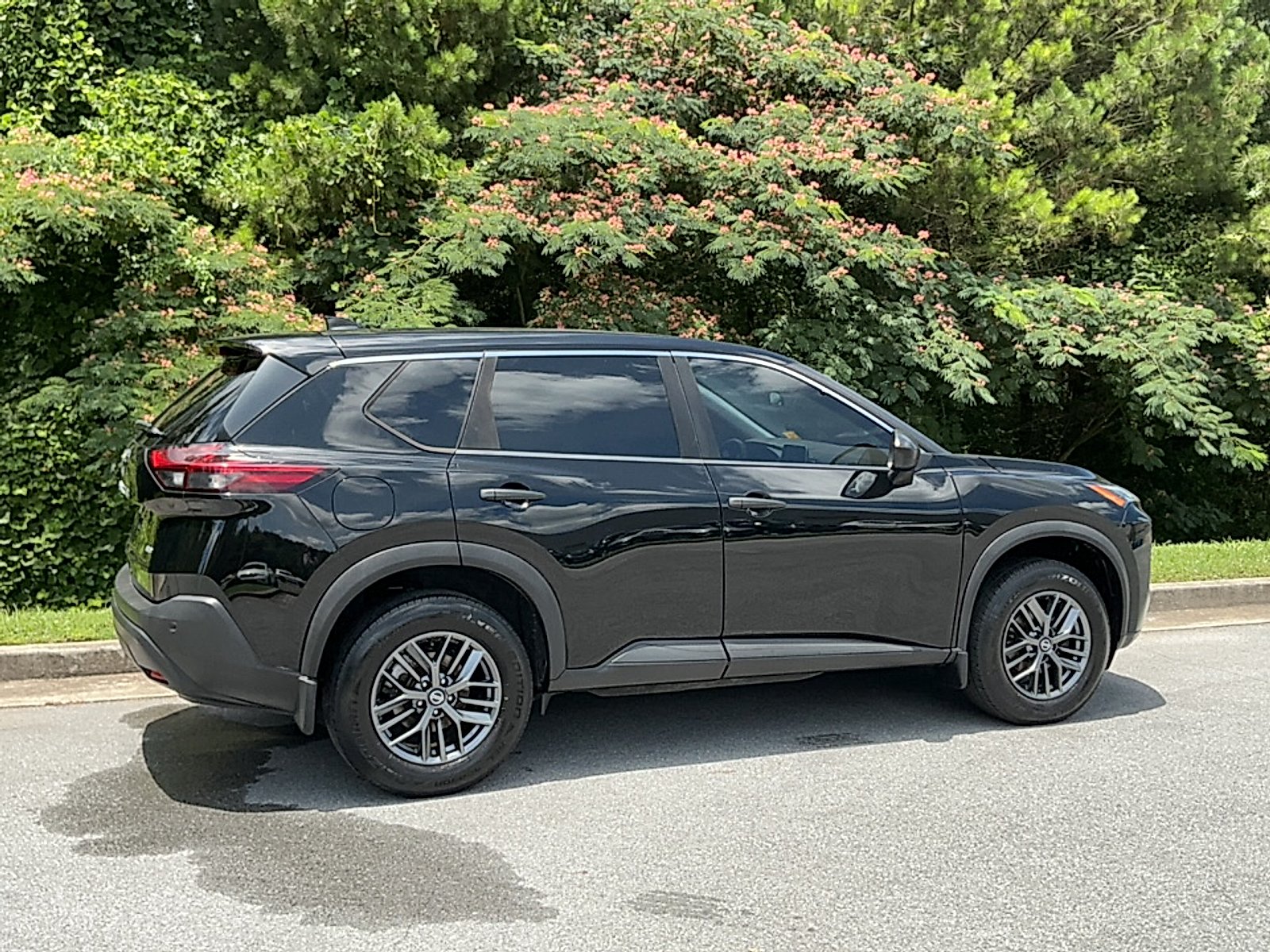 Used 2021 Super Black Nissan S Intelligent AWD image 2