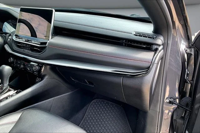 Used 2024 Metallic Jeep Trailhawk image 26