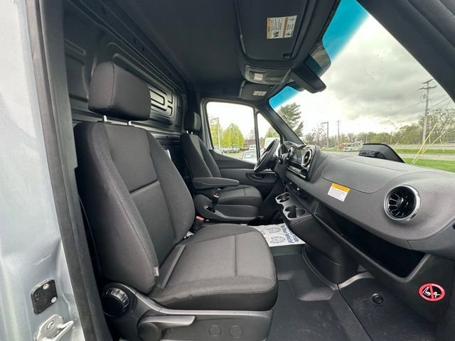 New 2026 High-tech silver metallic Mercedes-Benz Cargo 144 WB image 50