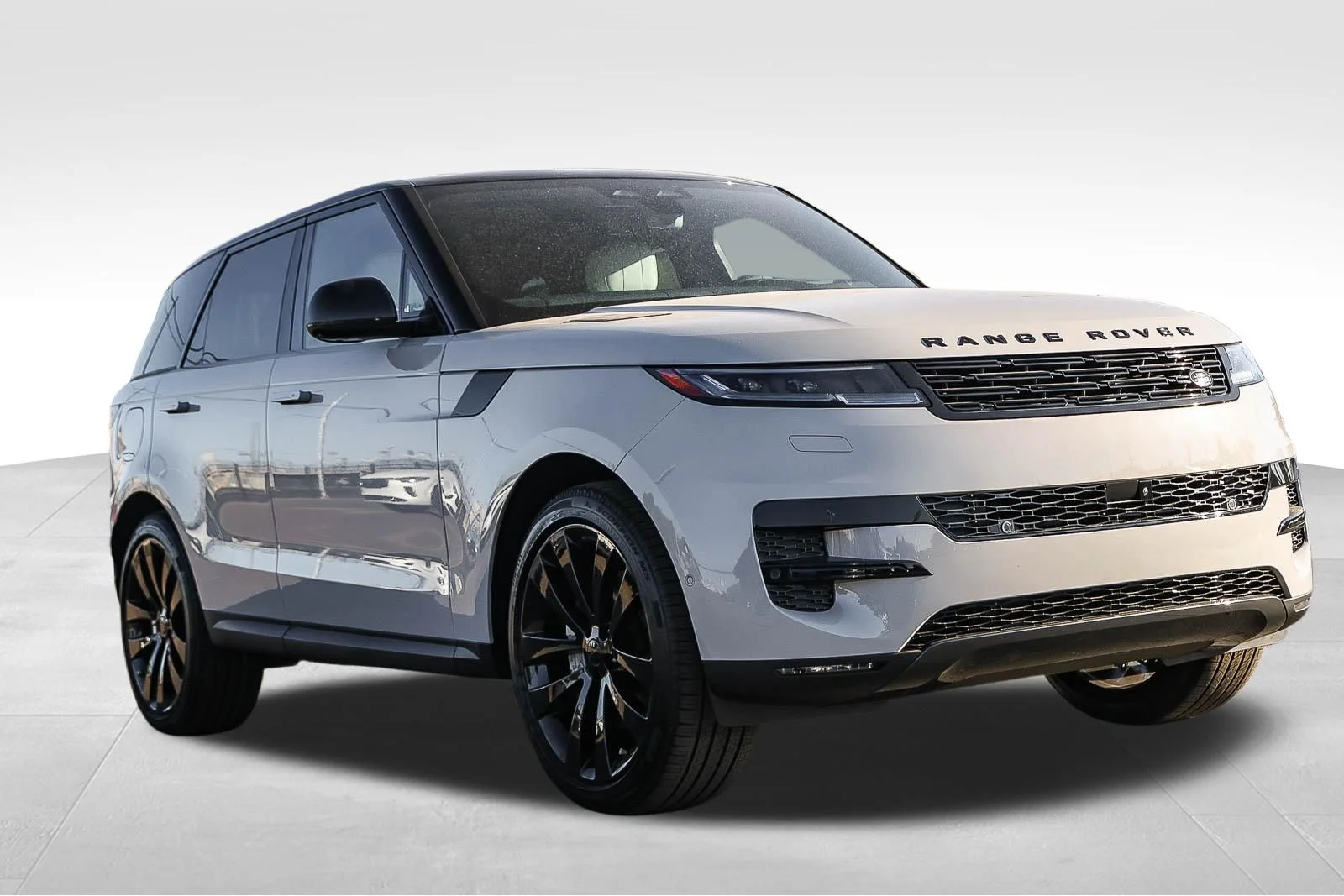 New 2026 Borasco Grey Land Rover SE image 3