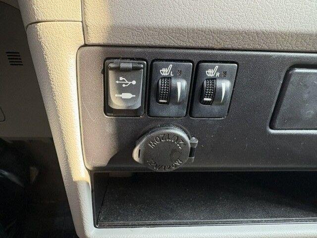 Used 2017 Predawn Gray Mica Toyota XLE image 9