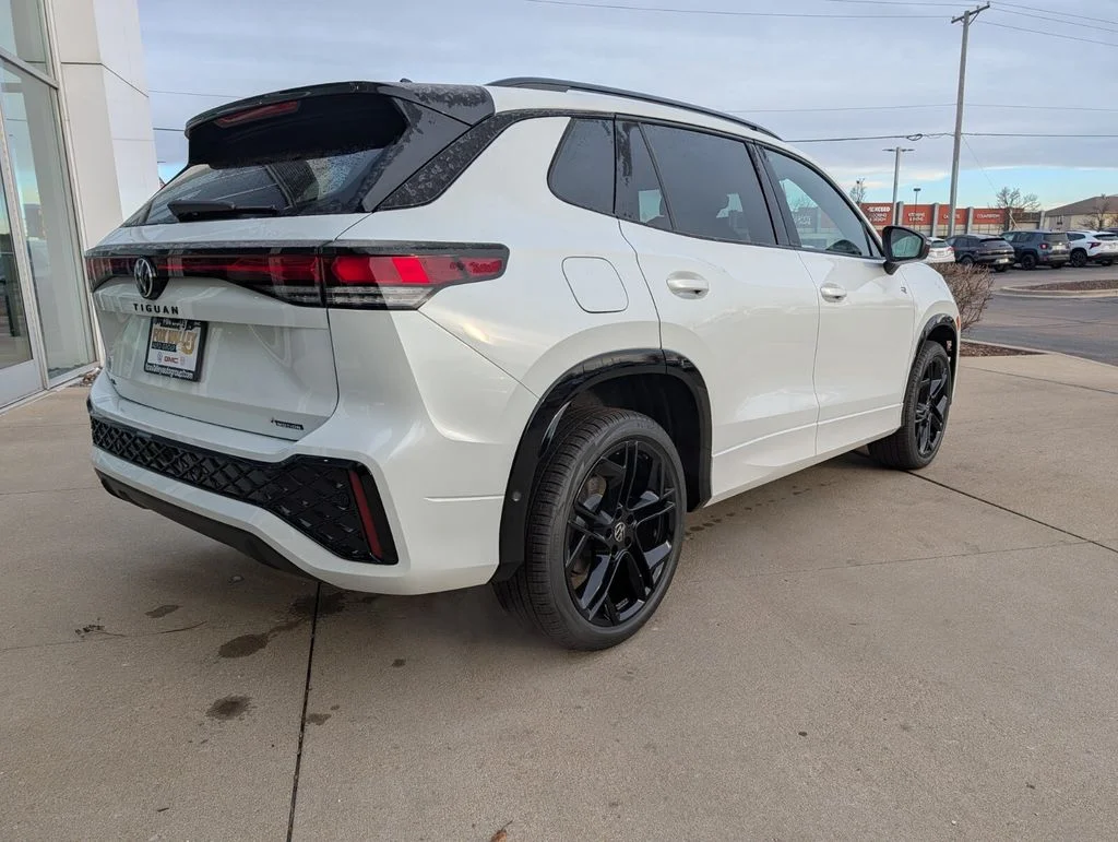 New 2026 White/off-white Volkswagen 2.0T SE R-Line Black image 4