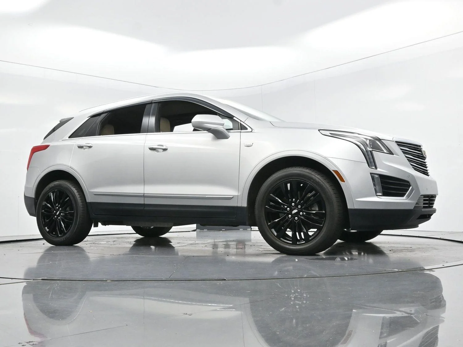 Used 2019 RADIANT SILVER METALLIC Cadillac Luxury FWD image 44