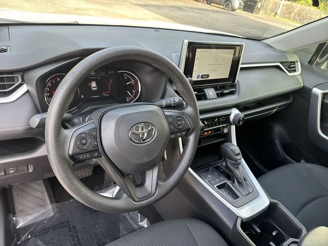 Used 2025 White Toyota LE image 16