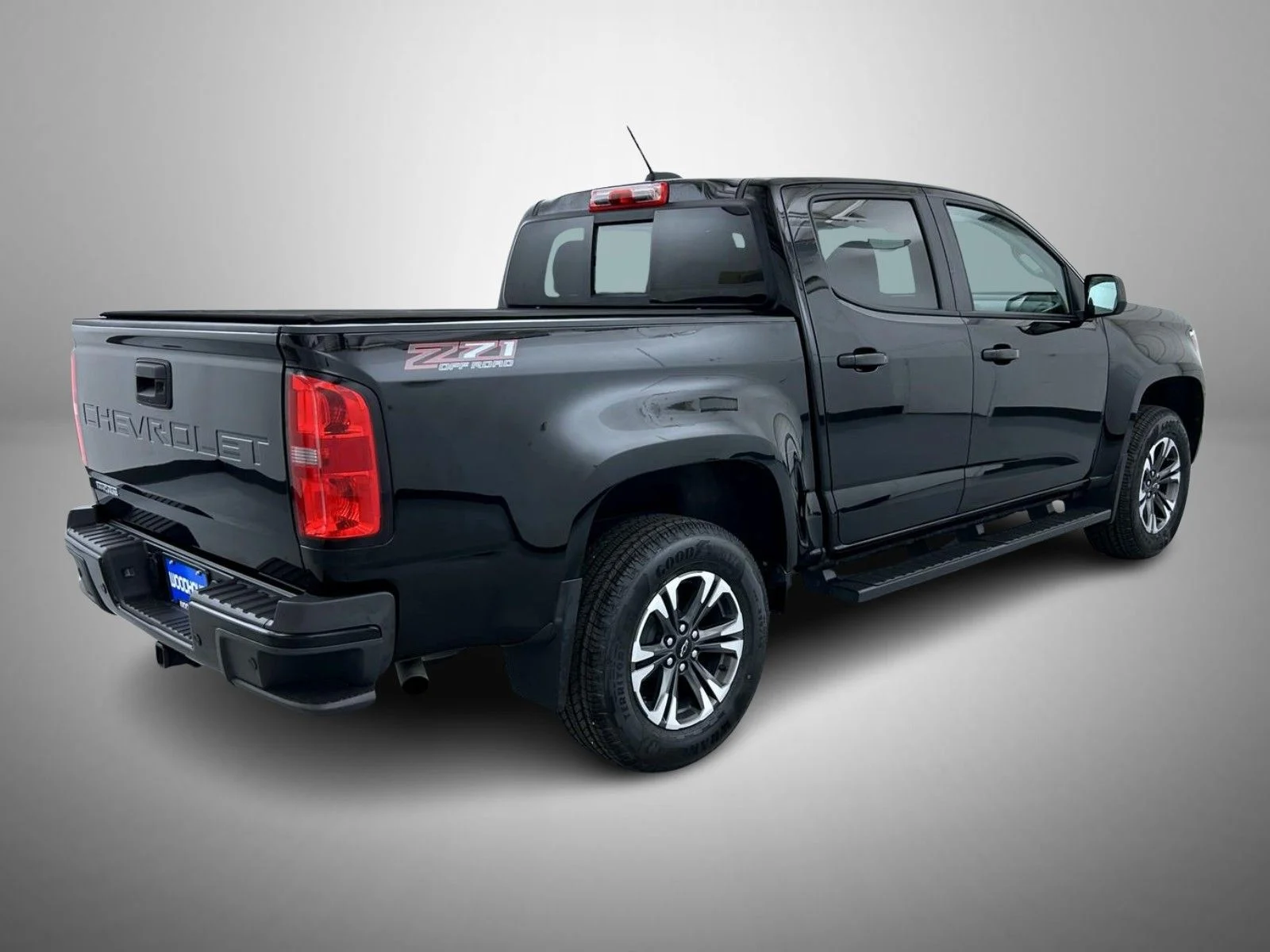 Used 2022 Black Chevrolet Z71 image 5