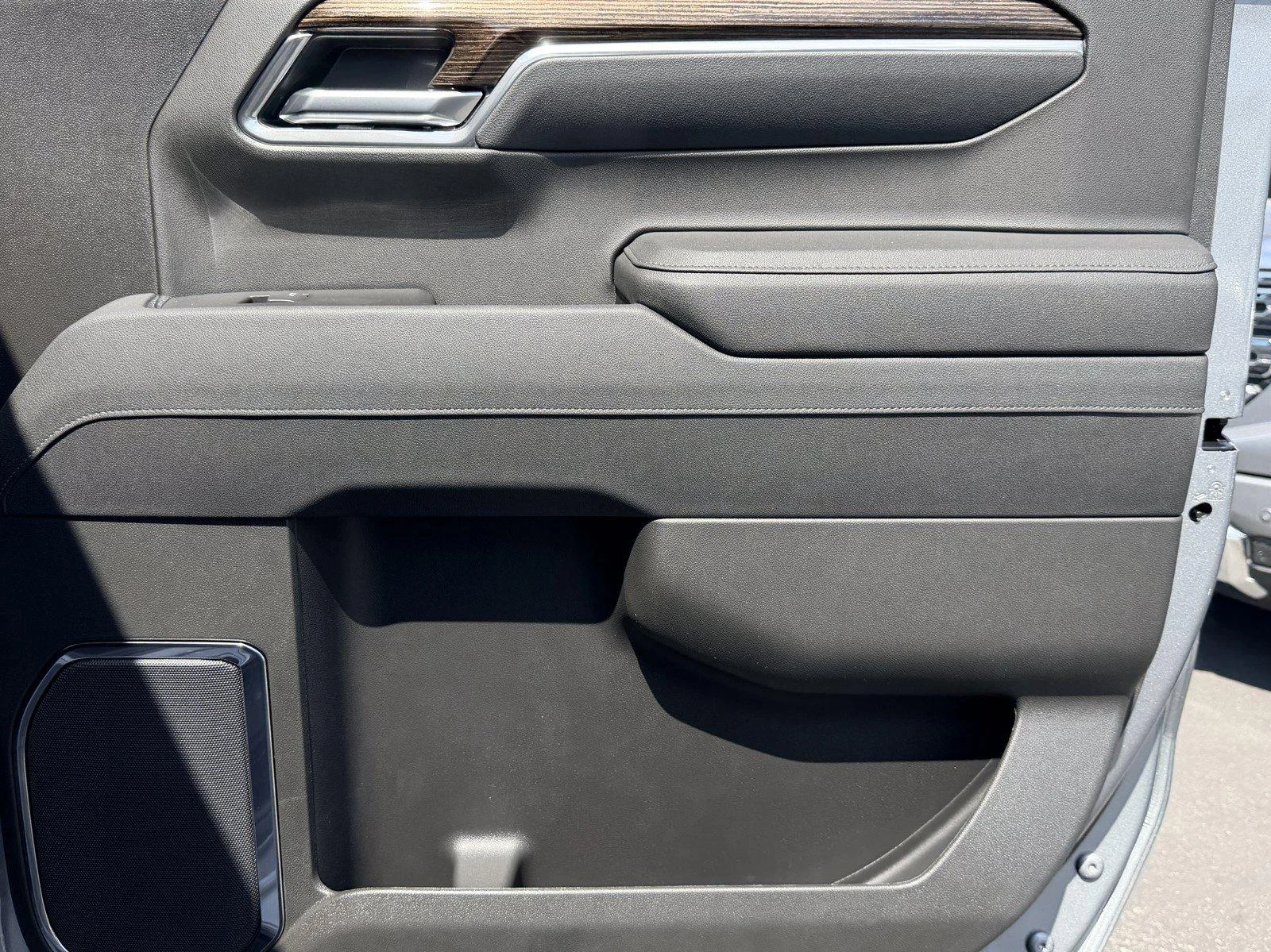 New 2026 Sterling Metallic GMC Elevation image 11